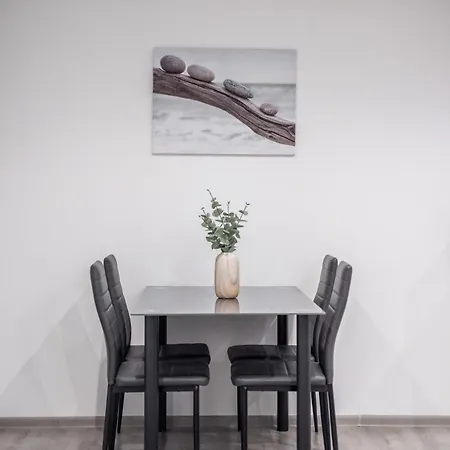 Apartment Minimalistic & Cozy On Joseph Boulevard