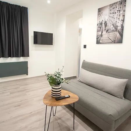 Apartment Minimalistic & Cozy On Joseph Boulevard Budapest