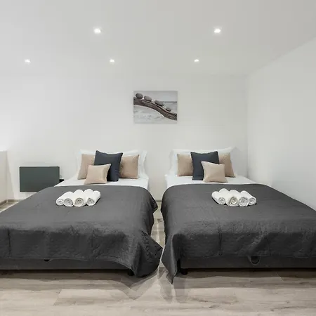 Minimalistic & Cozy On Joseph Boulevard