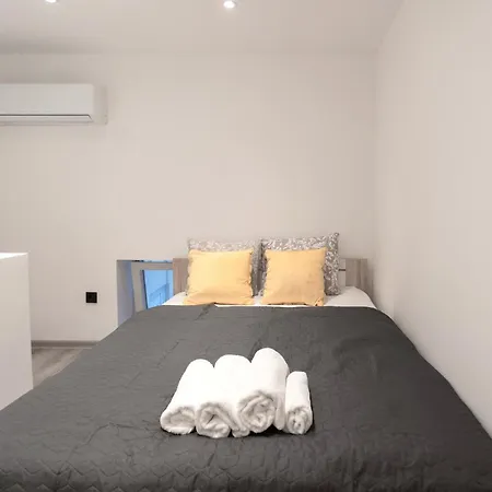 Apartment Minimalistic & Cozy On Joseph Boulevard *