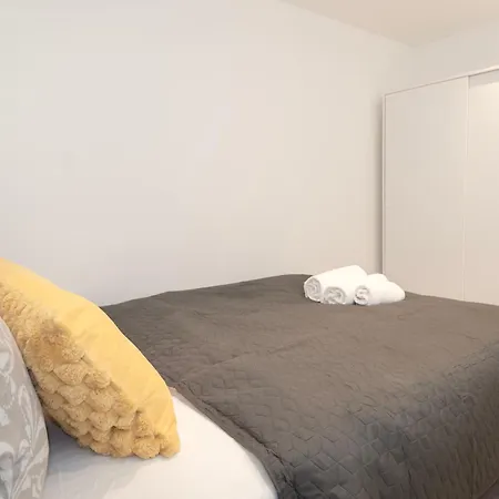Minimalistic & Cozy On Joseph Boulevard Lägenhet Budapest