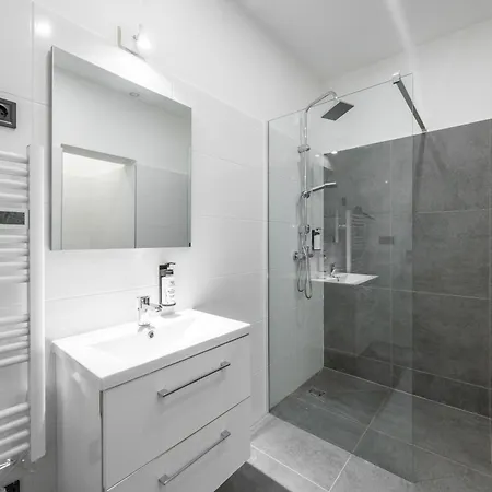 Apartment Minimalistic & Cozy On Joseph Boulevard