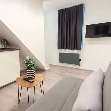 Minimalistic & Cozy On Joseph Boulevard Apartman