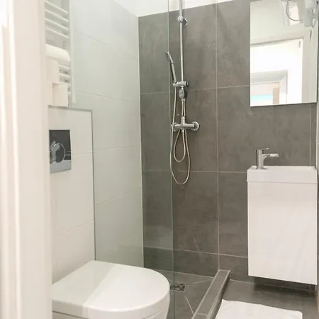 Minimalistic & Cozy On Joseph Boulevard Διαμέρισμα