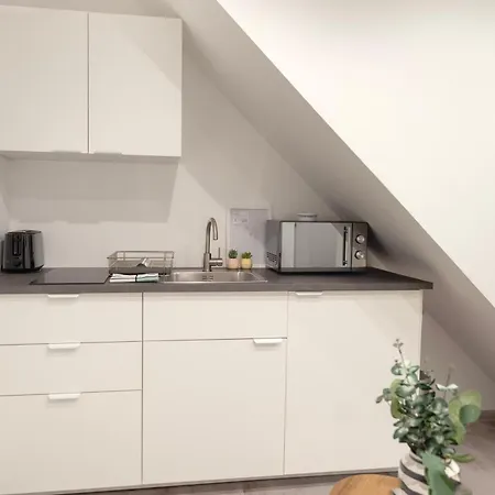 Minimalistic & Cozy On Joseph Boulevard דירה